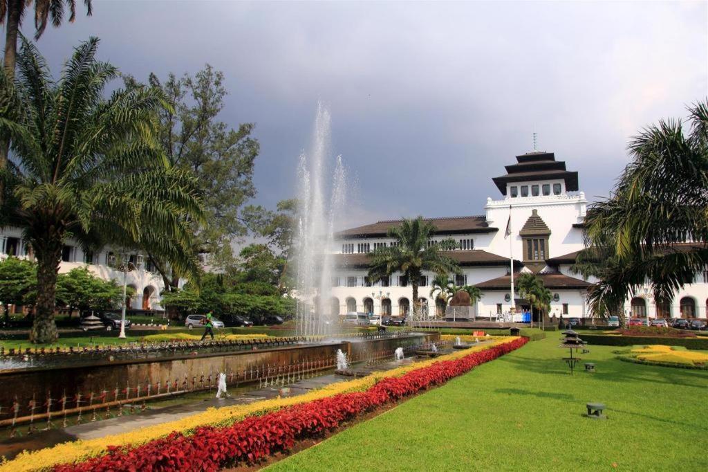 Verona Palace Hotel Bandung Exterior photo