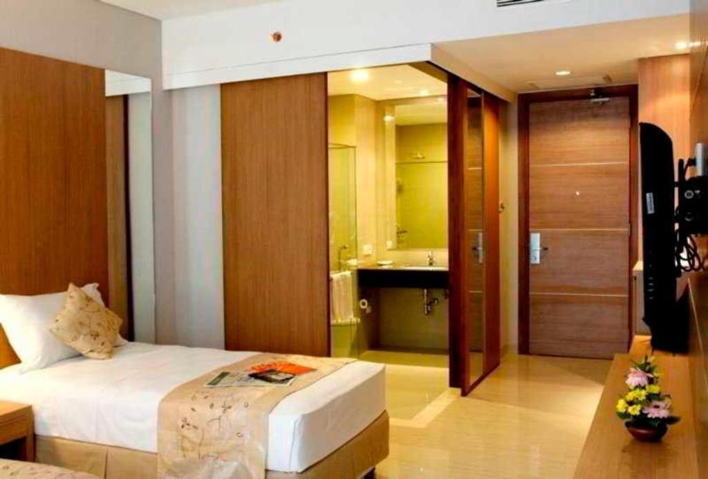 Verona Palace Hotel Bandung Exterior photo